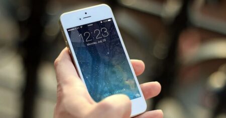 Za starý mobil si dnes můžete pořídit byt. Doma ho měl každý