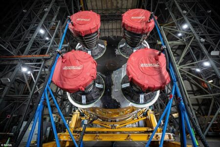 NASA zkompletovala raketu pro mise nové generace a je opět o krůček blíže Měsíci