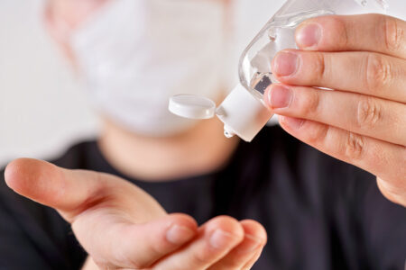 Je antibakteriální gel pouze reklamní tahák? Učitelka provedla experiment, jehož výsledek zaskočil i experty