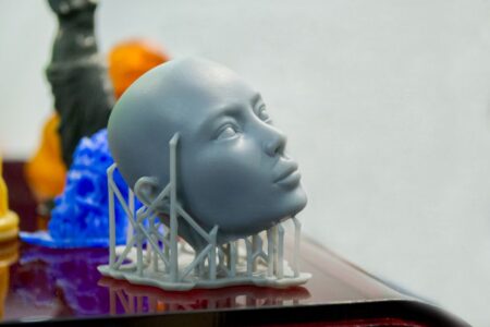 Vědci vytvořili pomocí 3D tisku uši a nos z lidských buněk. Takhle vypadá budoucnost rekonstrukce tváře