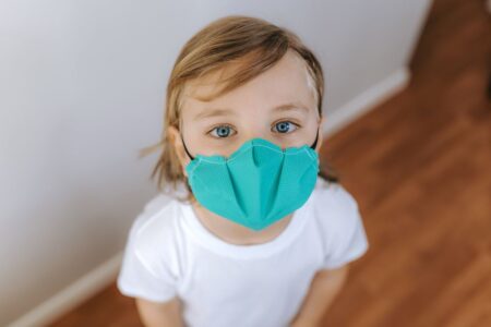 Jak děti odolávají covidu? Medicína odkrývá tajemství, jakou superschopností děti disponují a co dospělým chybí