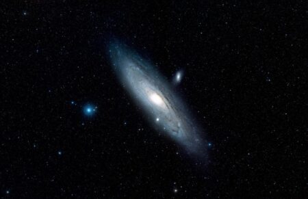 Dokonalý snímek sousední galaxie vám učaruje. Hubbleův teleskop zachytil Andromedu v plné kráse