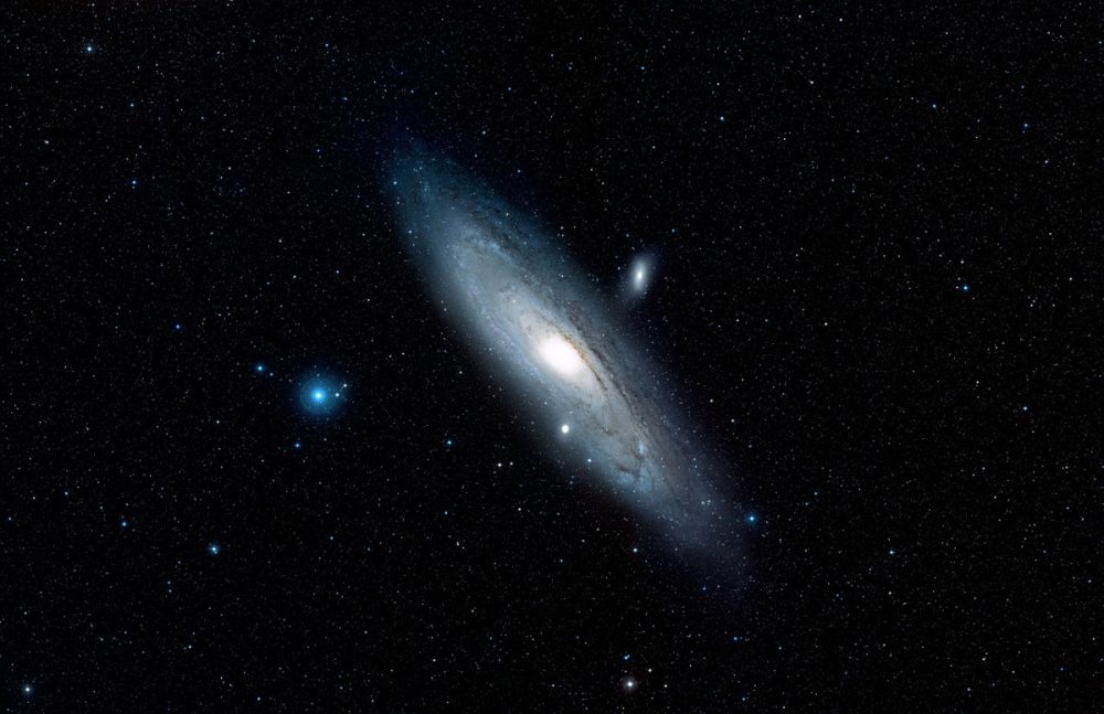 Dokonalý snímek sousední galaxie vám učaruje. Hubbleův teleskop zachytil Andromedu v plné kráse