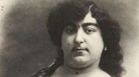 Vousatá perská princezna maskulinního vzhledu jako symbol krásy 19. století. Muži kvůli ní umírali