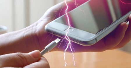 7 běžných věcí, které při bouřce nesmíme dělat. Můžou nás na místě zabít, přitom jde o banálnosti