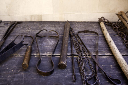 Jaké techniky mučení v současném světě převládají? Seznam je děsivou ukázkou krutostí dějících se kolem nás