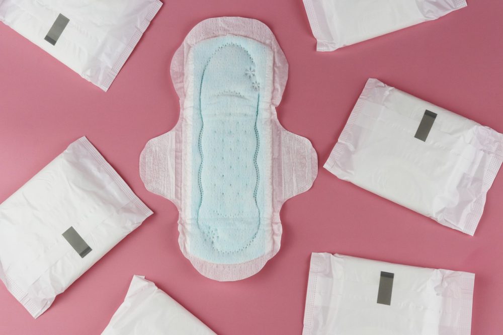 Skotsko jako první země nabízí všem ženám menstruační pomůcky zdarma. Čeká nás revoluce?