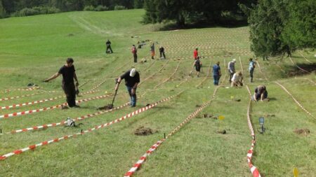 Student stomatologie našel 2 000 let starou dýku, kterou měl římský voják v bitvě s Réty. Jeho nález přinesl zásadní objev