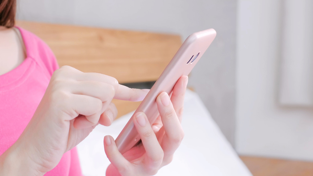 Vyhněte se na týden dívání na displej telefonu už v posteli po probuzení a sledujte, co se bude dít