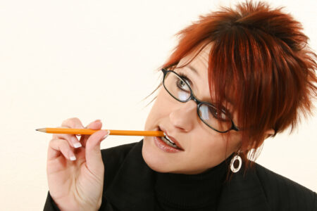 Míváte ve zvyku při práci nebo studiu okusovat, či cumlat tužku? Jen tak dál, dle výzkumu budete spokojenější