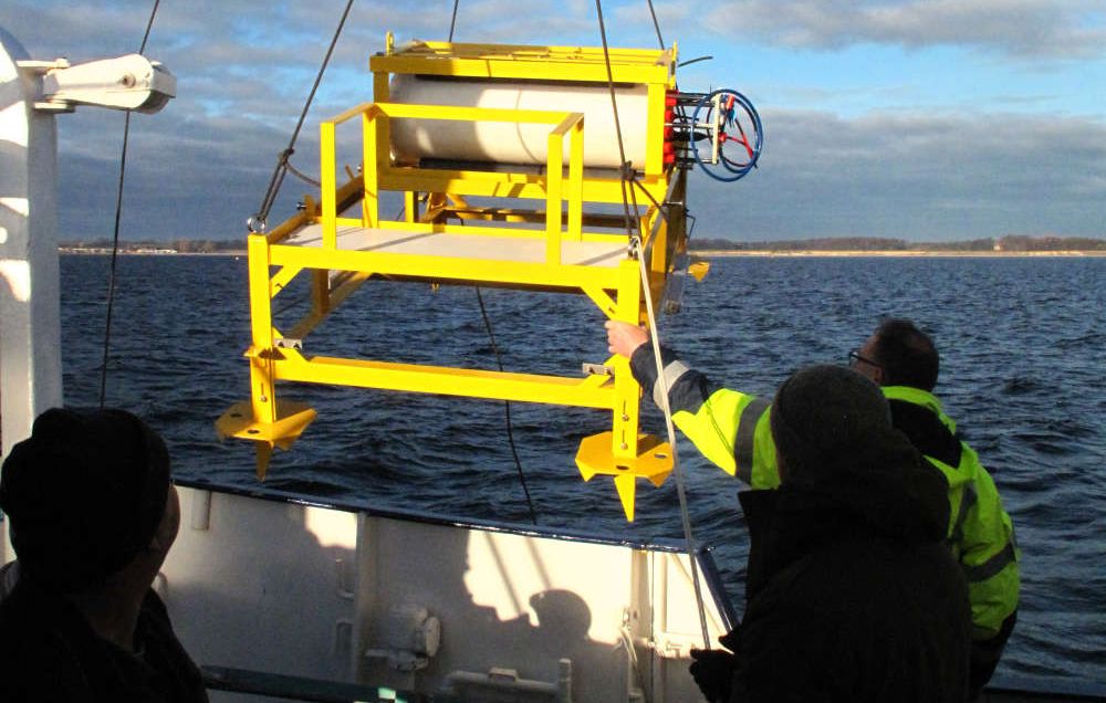 Velká podvodní observatoř se doslova vypařila z povrchu zemského. Vědci po ní pátrají bez úspěchu, zatím nemají žádné stopy