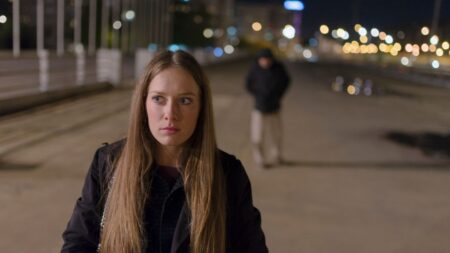 Proč si někdy myslíme a cítíme, že nás někdo sleduje, i když kolem vůbec nikdo není? Co je důvodem tohoto podivného stavu?