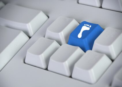 Digitální stopy člověk nechává všude, Jeníček a Mařenka byli ve větším bezpečí. Odborníci radí, jak opět převzít kontrolu nad svými daty