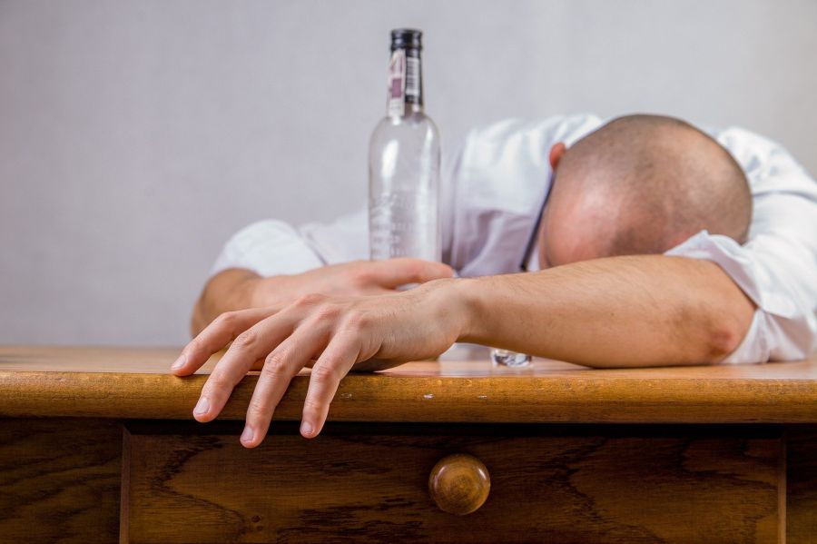 Měsíční stopka pro alkohol zmírní vrásky a upraví zažívání, ale zpočátku jednu část těla přece jen rozhodí
