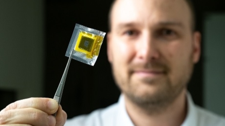 Skvělý výsledek pro české vědce – patentovali si převratnou baterii, která je levná, bezpečná a nabízí vysokou kapacitu