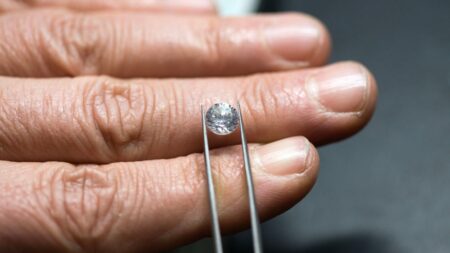 Věděli jste, že se můžete po smrti proměnit v diamant? Stačí k tomu trocha odhodlání a 70 000 Kč