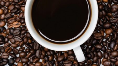 Káva? Klidně 5 šálků. Nové studie potvrdily, že výrazně eliminuje riziko vážného onemocnění