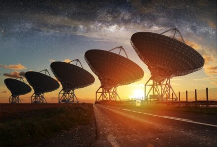 Jen kousek od naší planety se objevil záhadný objekt. Astronomové dosud nespatřili nic podobného