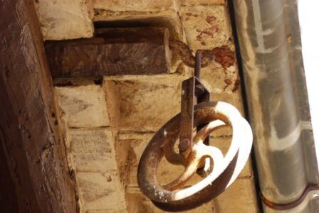 Většina přístrojů moderní doby stojí na 1 z 6 mechanismů, jež vychází z úplných začátků pokroku. Které to jsou?