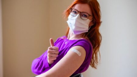 Nová metoda očkování je zcela bezbolestná. Alternativa v podobě tryskových injektorů je ideální pro lidi, kteří mají strach z jehel