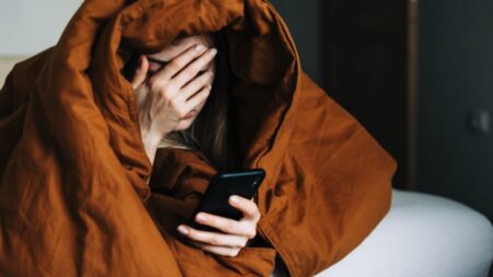 Proč bychom neměli používat naše telefony jako budík aneb Jak dobrovolně podkopáváme sami sebe