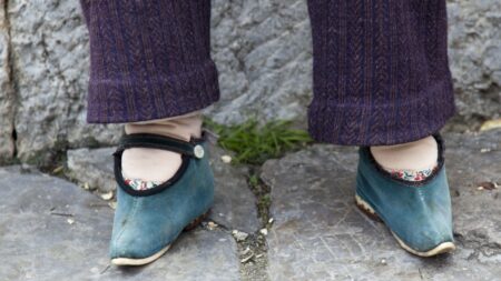 Je to proti přírodě, ale „pro krásu se musí trpět“: Nejkrutější způsoby, kterými se ženy dobrovolně mrzačí, jen aby se zalíbily