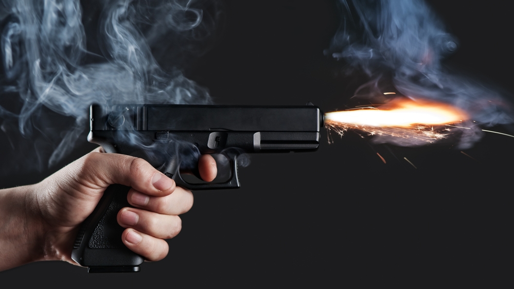 Jaký je to pocit, když kulka prolétne tělem? Porovnejme sci-fi filmy s výpověďmi skutečně postřelených osob