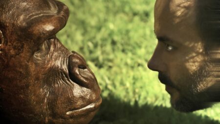 O tom, jak se slavný sovětský biolog pokusil zkřížit člověka s opicí. Podivný experiment vyvolával rozpaky i mezi vědci