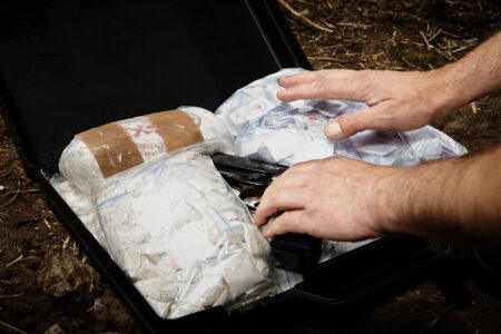 Mezinárodní pašerák drog popsal, jak se dá projít přes letištní ochranku. Obejít systém je až hloupě jednoduché