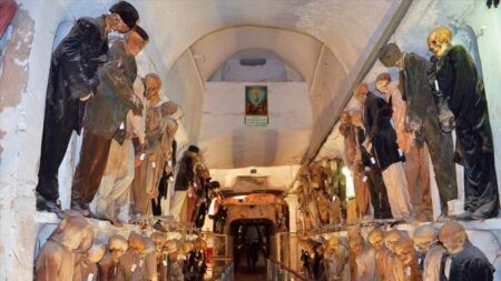 Zážitek, který rozhodně není pro každého. Co všechno mohou vyjevit katakomby kláštera mnichů kapucínů na ostrově mafie?