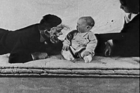 Experiment strachu dohnal 11měsíčního chlapce k šílenství. Slavný psycholog ho sprostě využil pro své potřeby