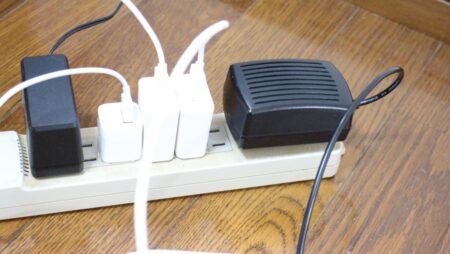 Tyto spotřebiče se za žádnou cenu nesmí připojovat do „prodlužovačky“. Kvůli neznalosti můžete znenadání přijít o dům