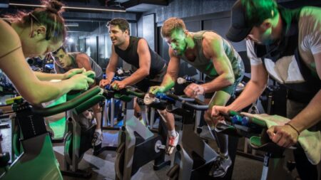 Co kdyby bylo možné vyrábět elektřinu vlastním tělem? Při zapojení celé planety by mohlo jít o zajímavý zdroj energie