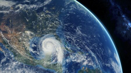 Satelit v oblacích zaznamenal „zprávu lidstvu“. Co má tajemný vzkaz znamenat?