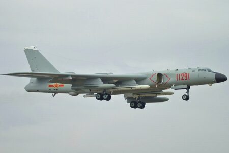 Čína škádlí USA a připravuje první let svého neviditelného bombardéru. Půjde o hrozbu americkým základnám v Pacifiku