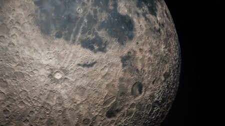 Záhadná raketa, která nedávno narazila na Měsíc, způsobila znatelné škody a pro vědce zanechala spoustu otázek