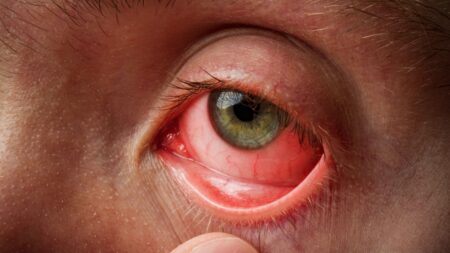 Co kdyby člověk vůbec nepotřeboval spát? Ačkoli to může znít jako utopie, pro celý svět by to mělo příšerné následky