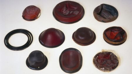 Bizarní a bolestivé metody, jak se ve starověku vyhýbali početí: Antikoncepcí byl krokodýlí trus, arsen i rtuť