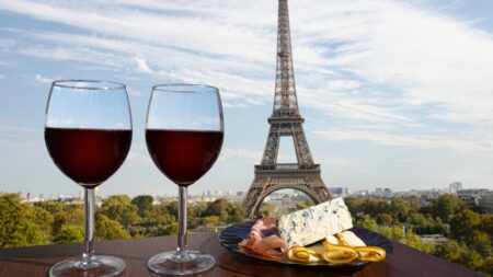 Francouzi si dopřávají hory másla i sýrů, ale přitom vůbec netloustnou. Co je jejich tajnou fintou?