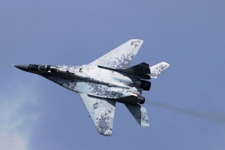 MiG-29 patřil k pýchám československého letectva. Teď stroje nejspíš poputují na Ukrajinu