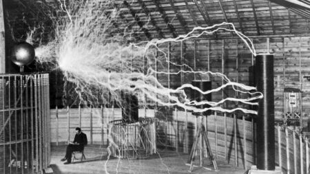 Nikola Tesla omylem zachytil mimozemskou komunikaci. Stal se jí pak prakticky posedlý, prozradil Teslův životopisec