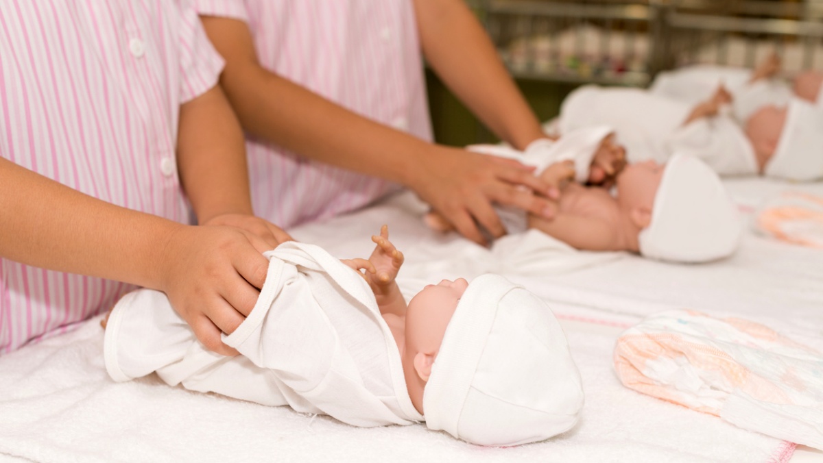 Muži mají „řvací“ rituál, šance na otěhotnění je jen 2 dny v roce. Jak by to vypadalo, kdybychom se rozmnožovali stejně jako některá zvířata?