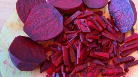 Co se stane s lidským organismem při denní konzumaci 100 gramů červené řepy. Málokdo si její vliv uvědomuje