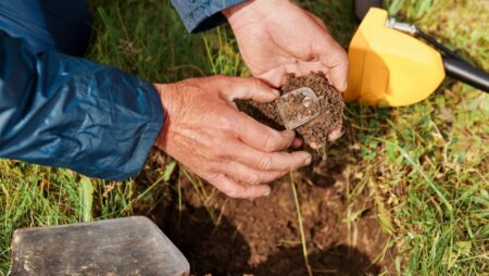 250 milionů let starý mikročip má obsahovat mimozemská data. Jedná se pravděpodobně o největší objev za celou naši éru