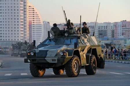 Do války se zapojují nově vyrobené ruské MRAP. Vyvinulo se z nich obrněné vozidlo s velmi silnou výzbrojí