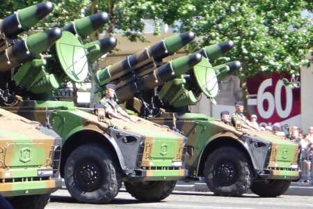 Francie poslala Ukrajině stroje navržené v 60. letech pro Jižní Afriku. I přes své stáří mají stále co nabídnout