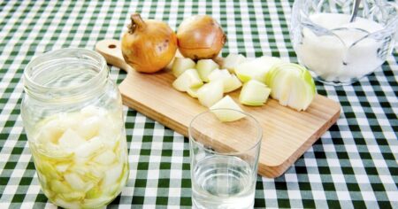 Konzumace syrové cibule je nejlepší volbou: Je až neuvěřitelné, jaké zdravotní benefity s sebou přináší. 5 důvodů, proč s tím začít ještě dnes