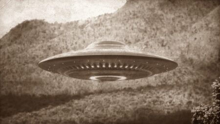 Přísně tajná zpráva FBI z roku 1947: Unikly informace o tom, že Zemi kdysi navštívili obří mimozemšťané