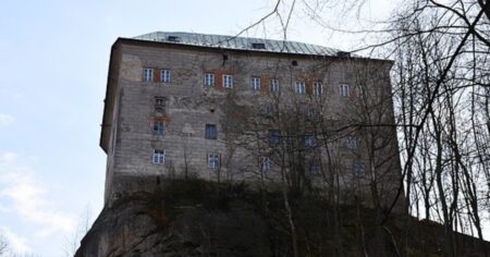 Děsivá historie hradu Houska: Domov šílených vědců, nacistů a možná i démonů