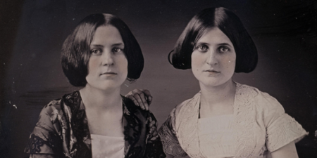 Podvod 2 sester odstartovala vlnu spiritistických seancí. Pobláznily celý svět a byly oslavovány na každém rohu